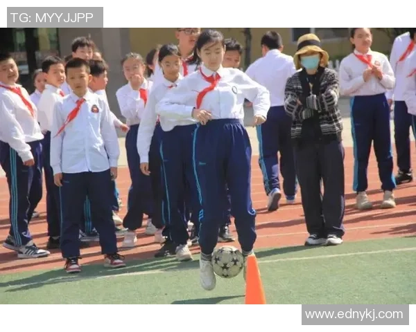 学校拥有20个足球为学生提供丰富的体育活动和锻炼机会促进身心健康发展